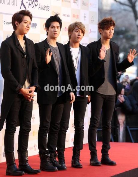 CNBlue_Gaon_Chart_Kpop_Awards_130213_11