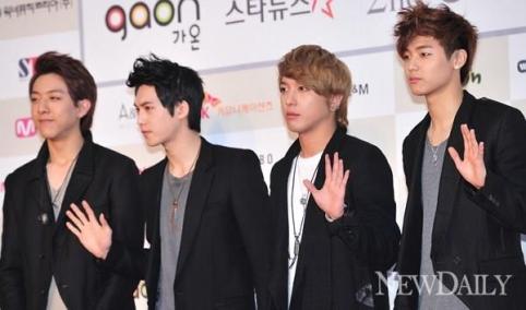 CNBlue_Gaon_Chart_Kpop_Awards_130213_12