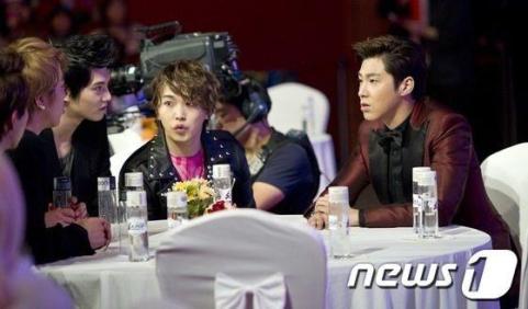 CNBlue_Gaon_Chart_Kpop_Awards_130213_19